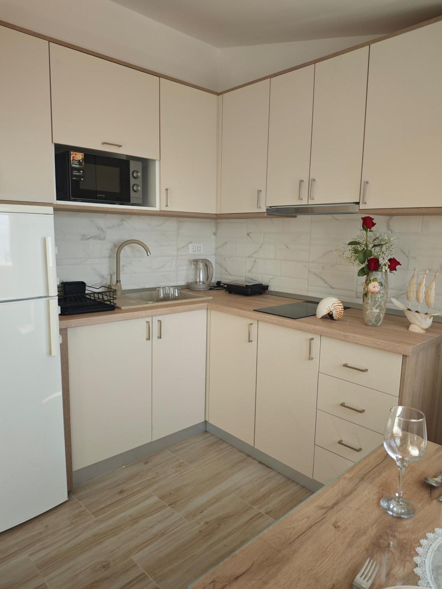 Apartment Topic Baška Voda Εξωτερικό φωτογραφία